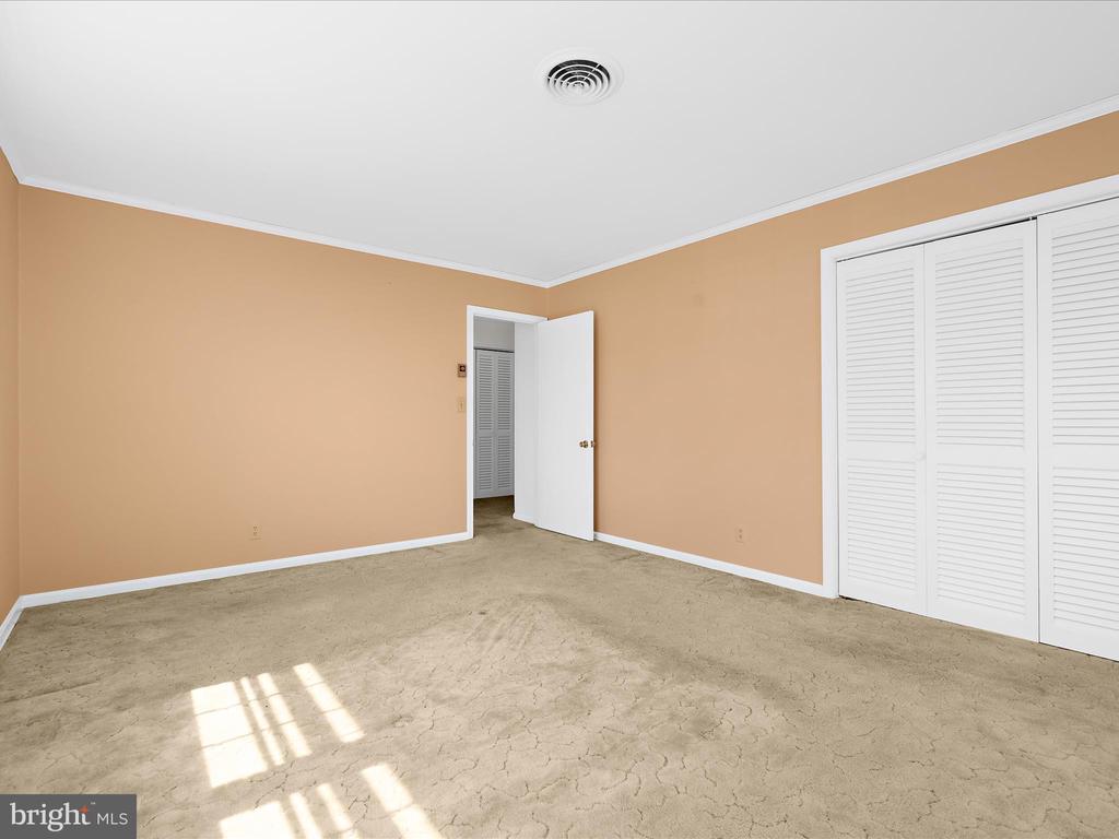318 DUTCHMANS LANE
