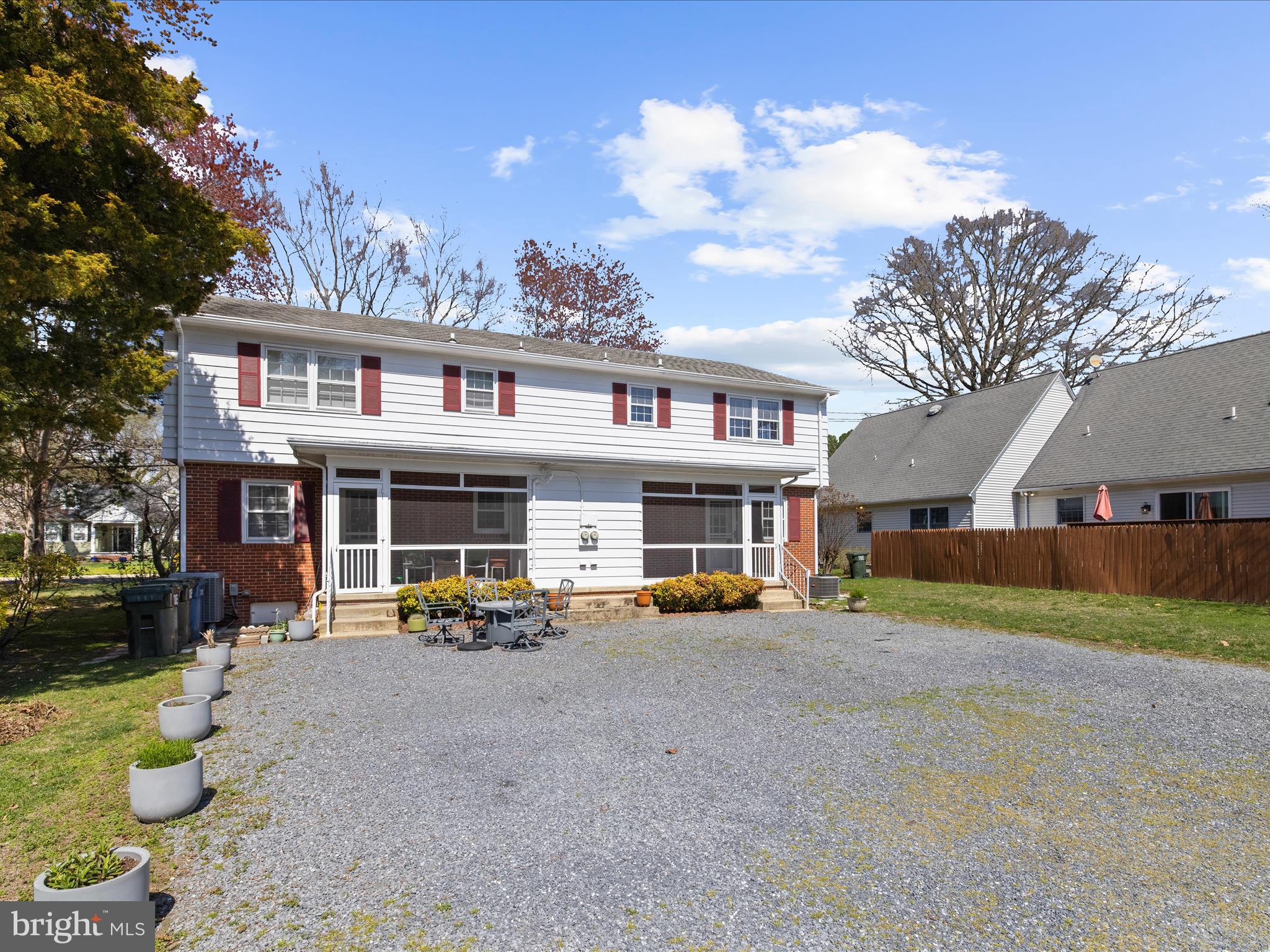 318 DUTCHMANS LANE