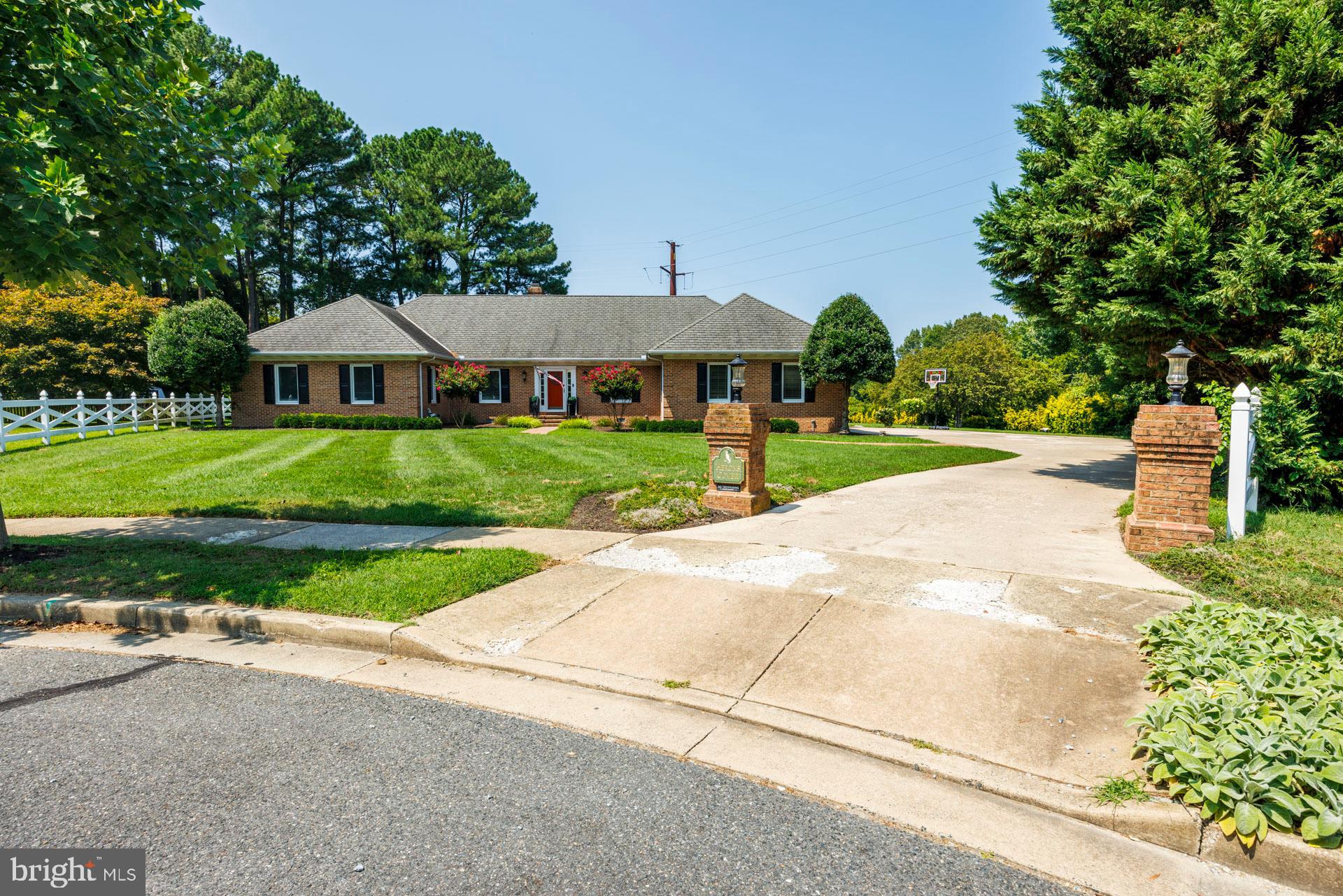 4 OXFORD COURT