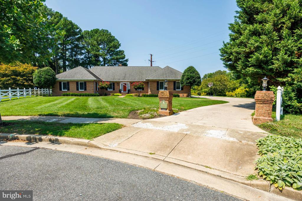 4 OXFORD COURT