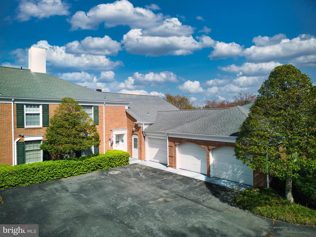 9545 QUAIL HOLLOW 206