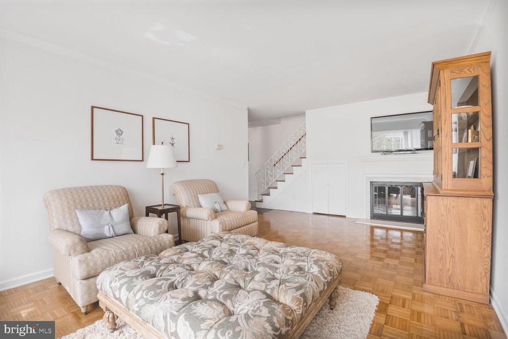 9545 QUAIL HOLLOW 206