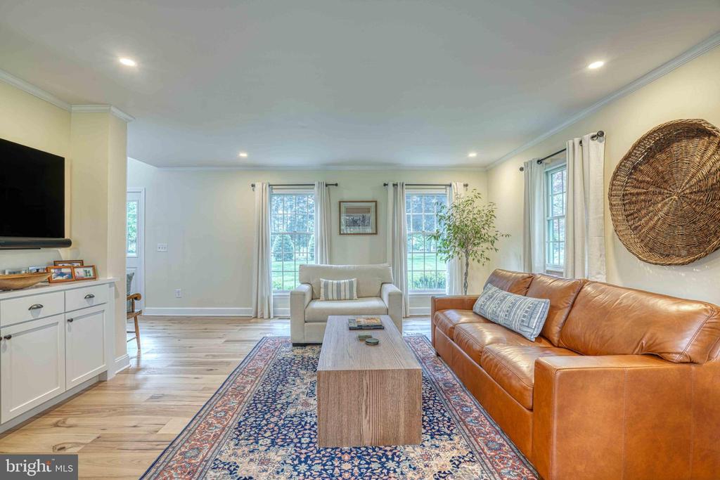 26337 ARCADIA SHORES CIRCLE