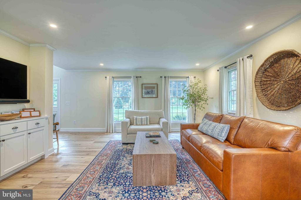 26337 ARCADIA SHORES CIRCLE