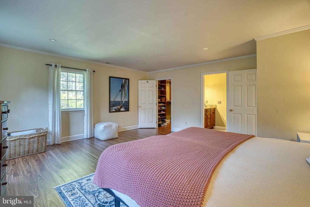 26337 ARCADIA SHORES CIRCLE