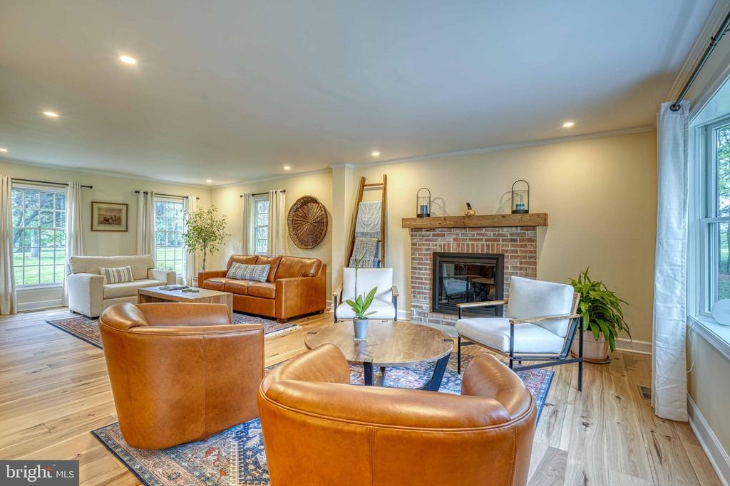 26337 ARCADIA SHORES CIRCLE