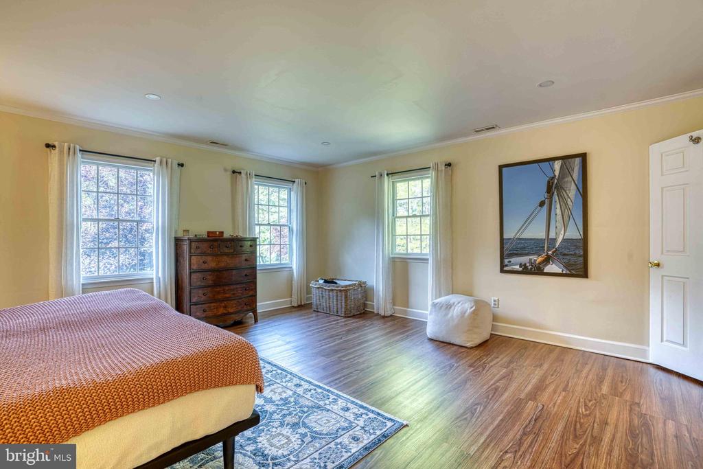 26337 ARCADIA SHORES CIRCLE