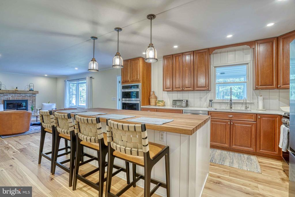26337 ARCADIA SHORES CIRCLE