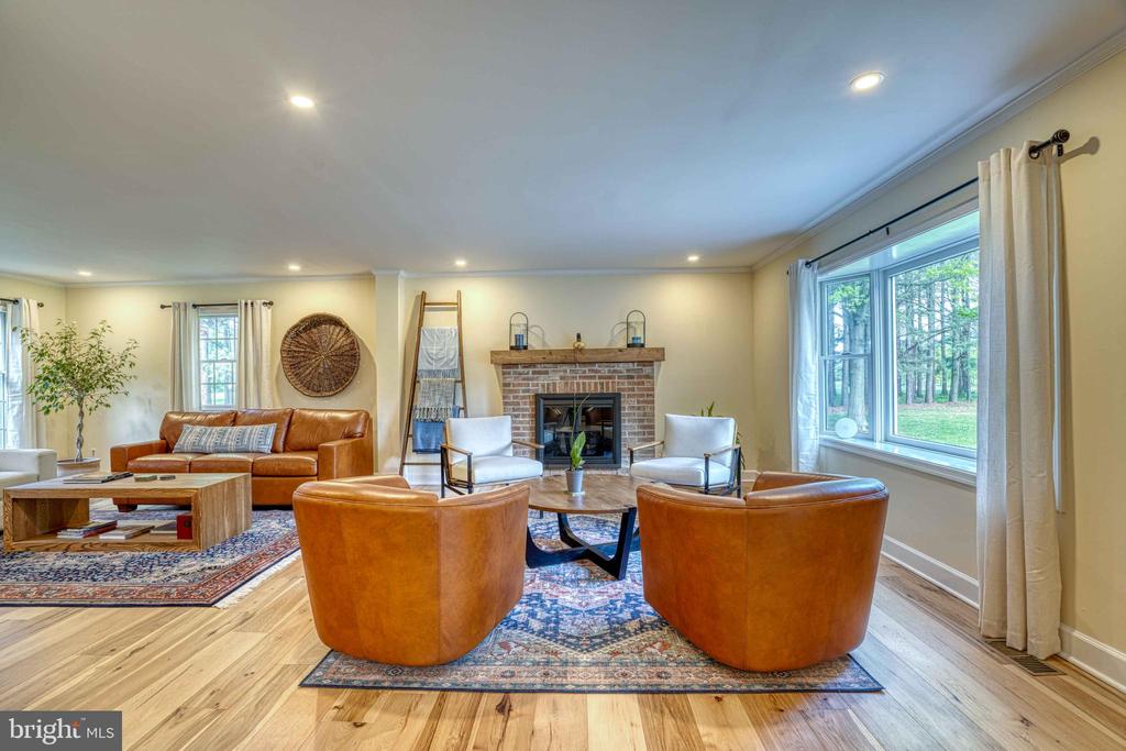 26337 ARCADIA SHORES CIRCLE