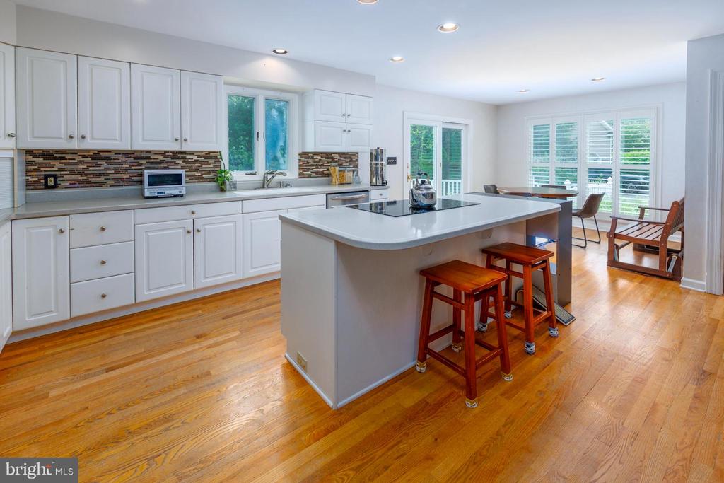 34 LONDONDERRY DRIVE