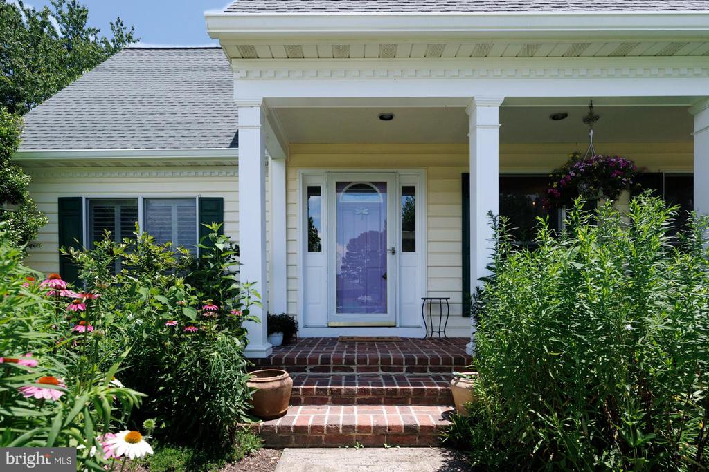34 LONDONDERRY DRIVE