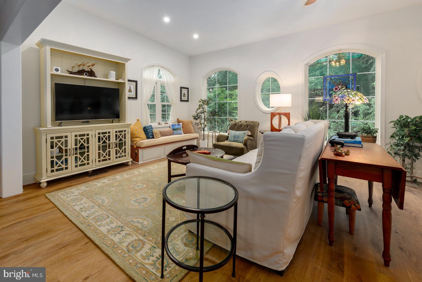 111 W OAK AVENUE