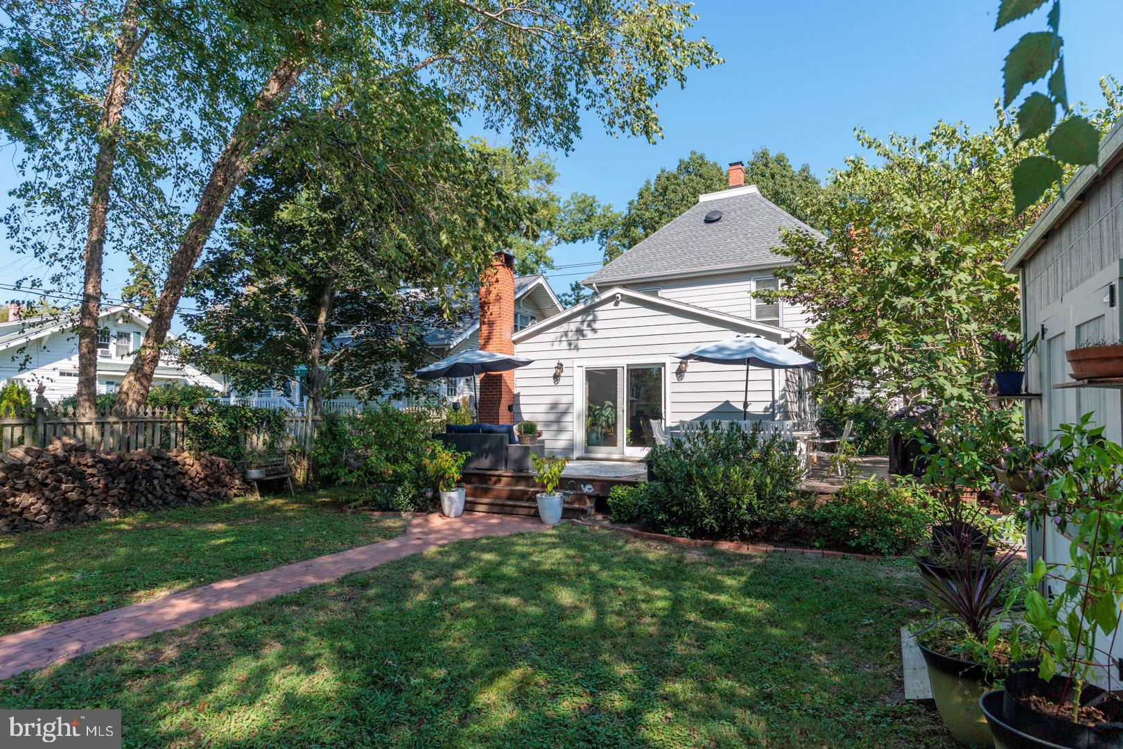 305 S AURORA STREET
