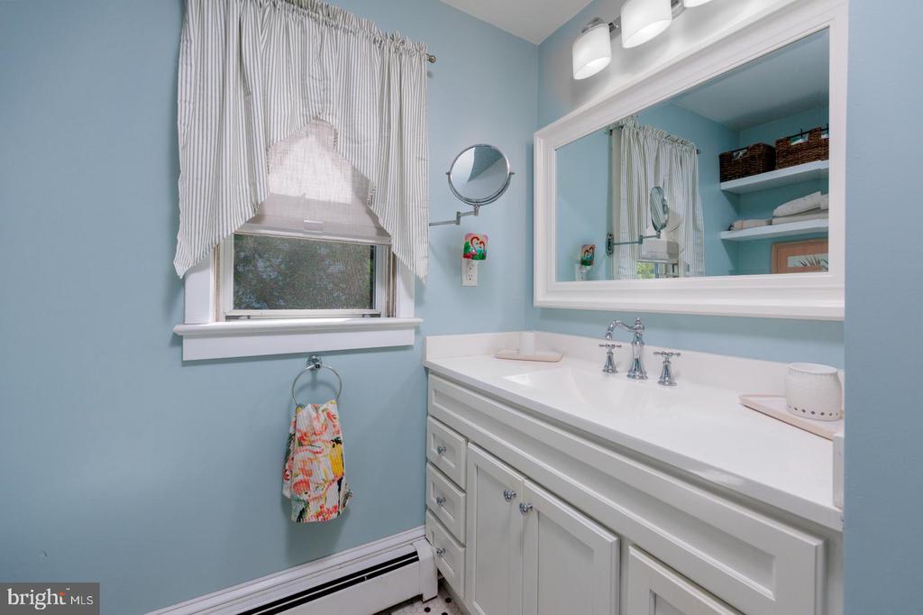 305 S AURORA STREET
