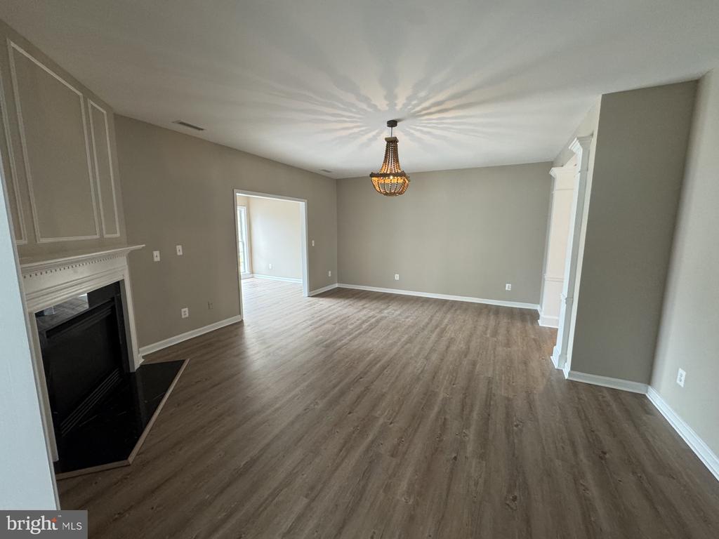 7482 JEFFREYS WAY
