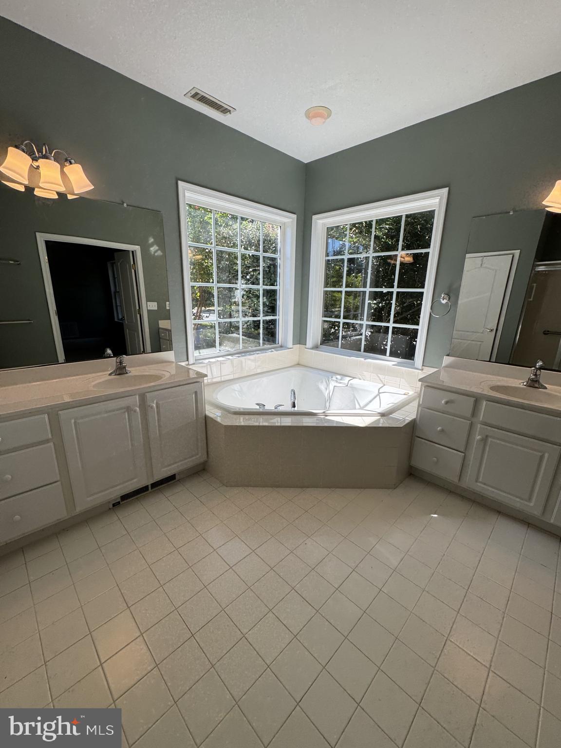 7482 JEFFREYS WAY