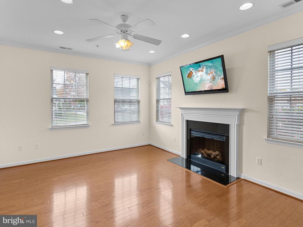406 BETHUNE DRIVE