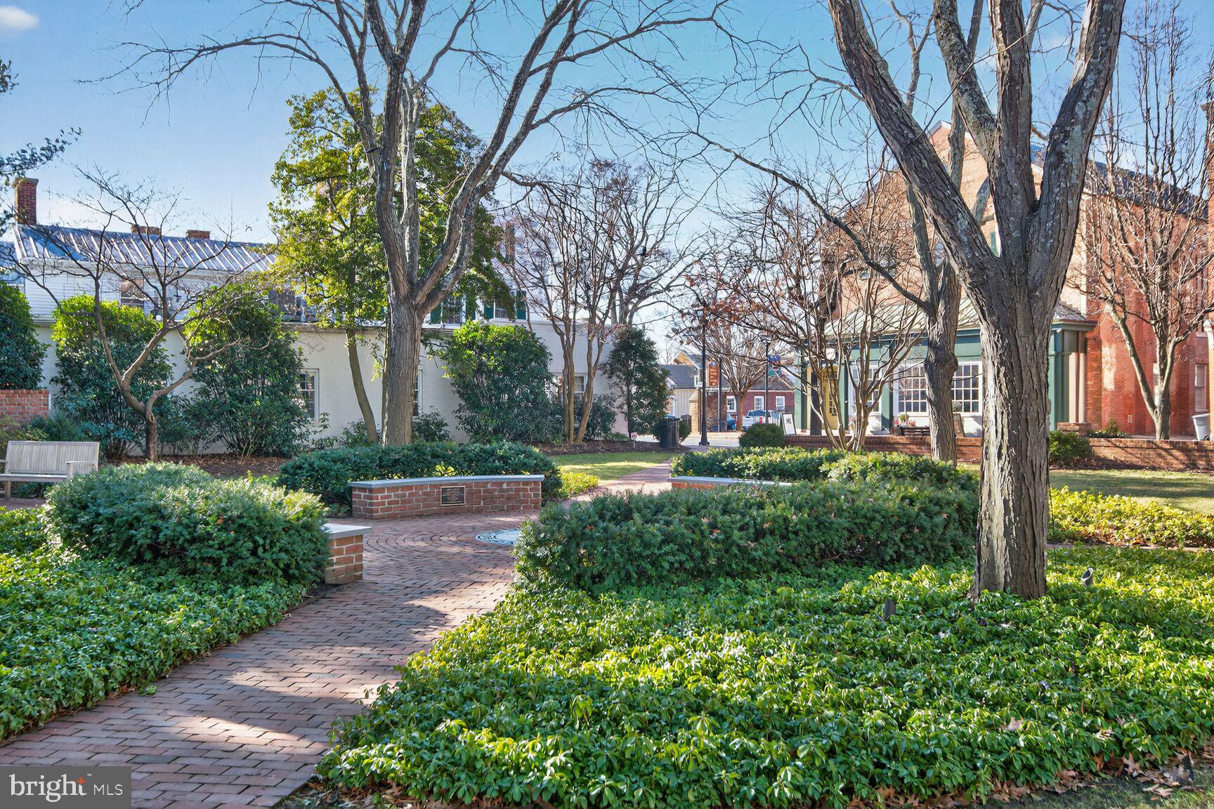 305 BROOKLETTS AVENUE
