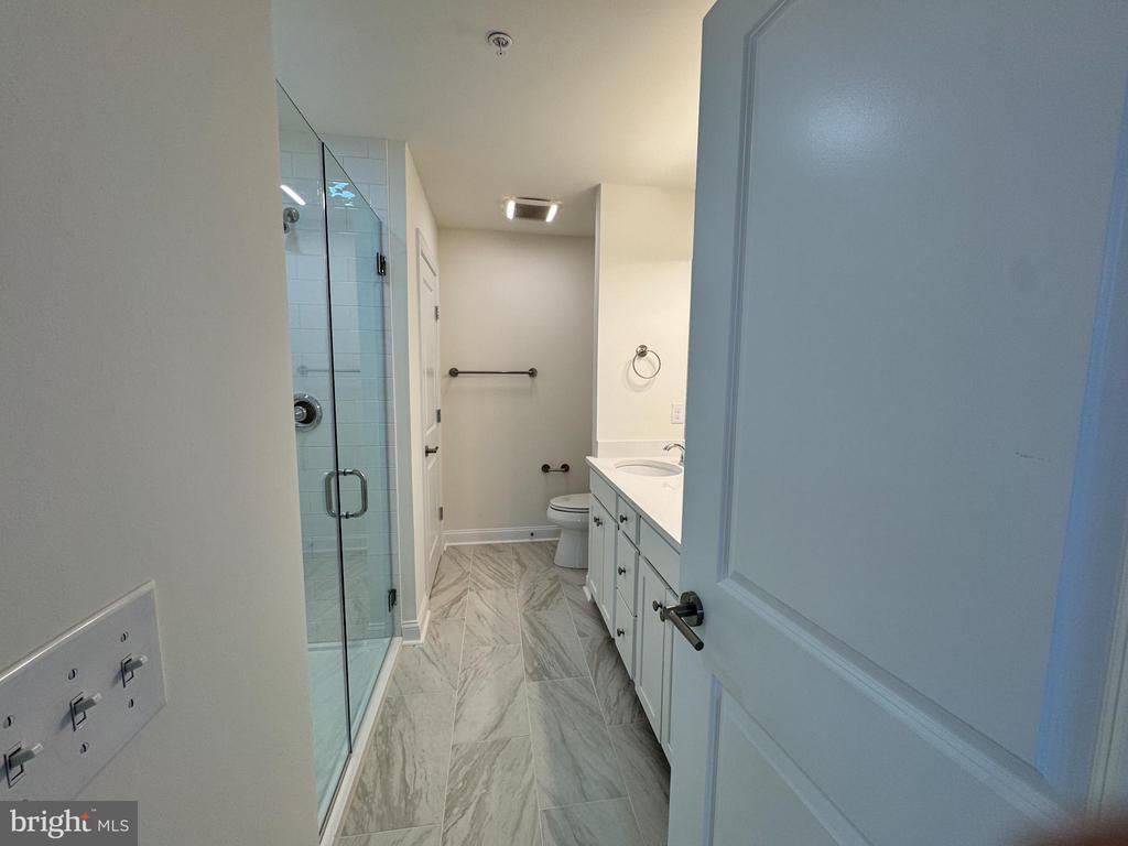 300 DIXON STREET Unit: 204