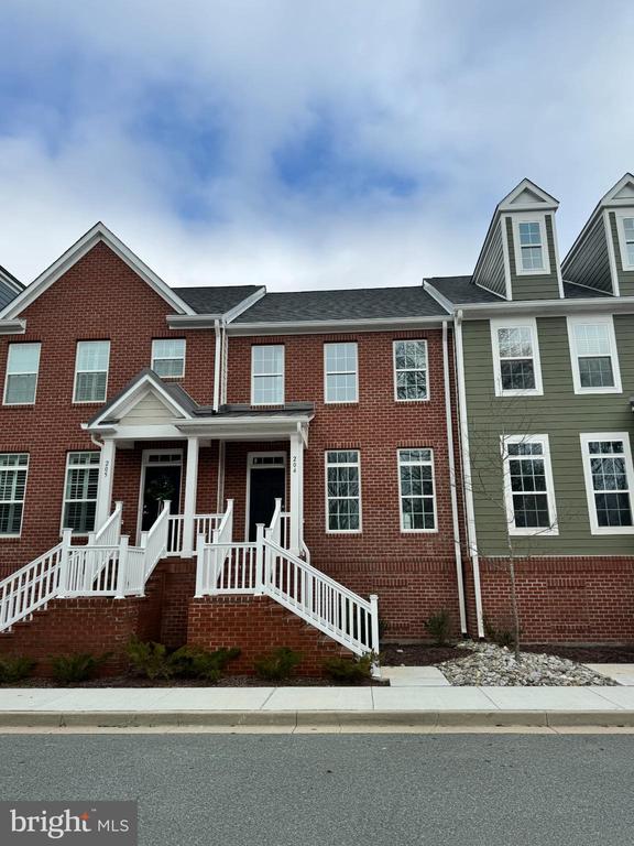 300 DIXON STREET Unit: 204
