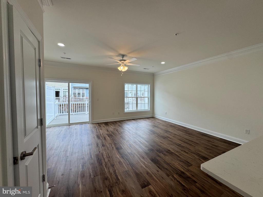300 DIXON STREET Unit: 204
