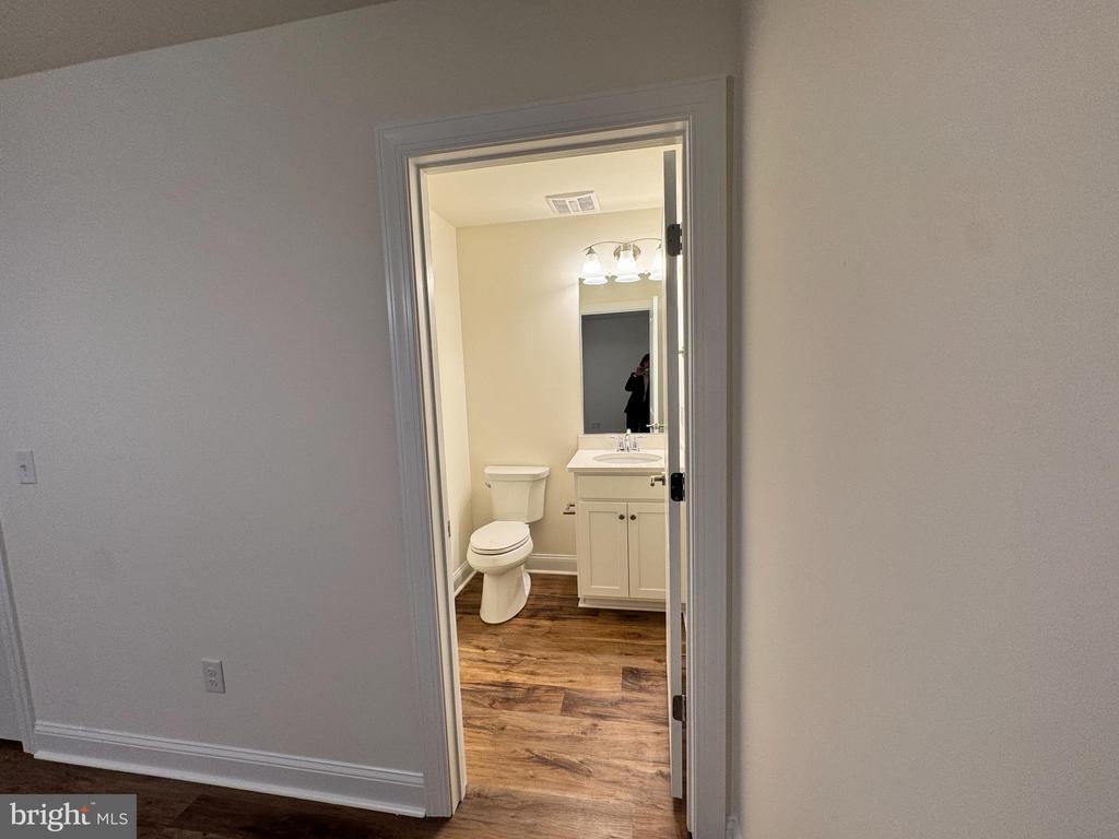 300 DIXON STREET Unit: 204