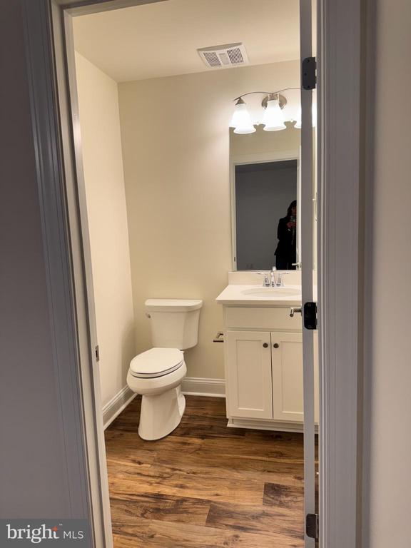 300 DIXON STREET Unit: 204