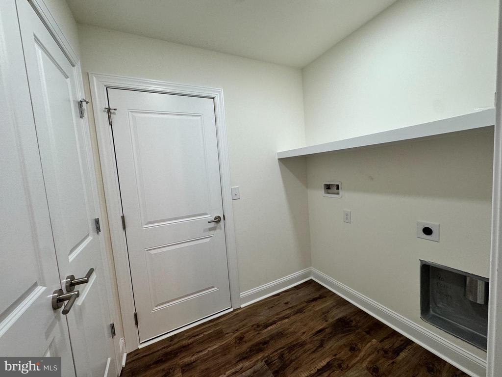 300 DIXON STREET Unit: 204
