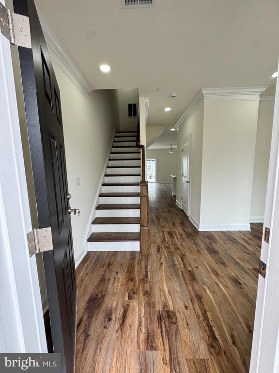 300 DIXON STREET Unit: 204