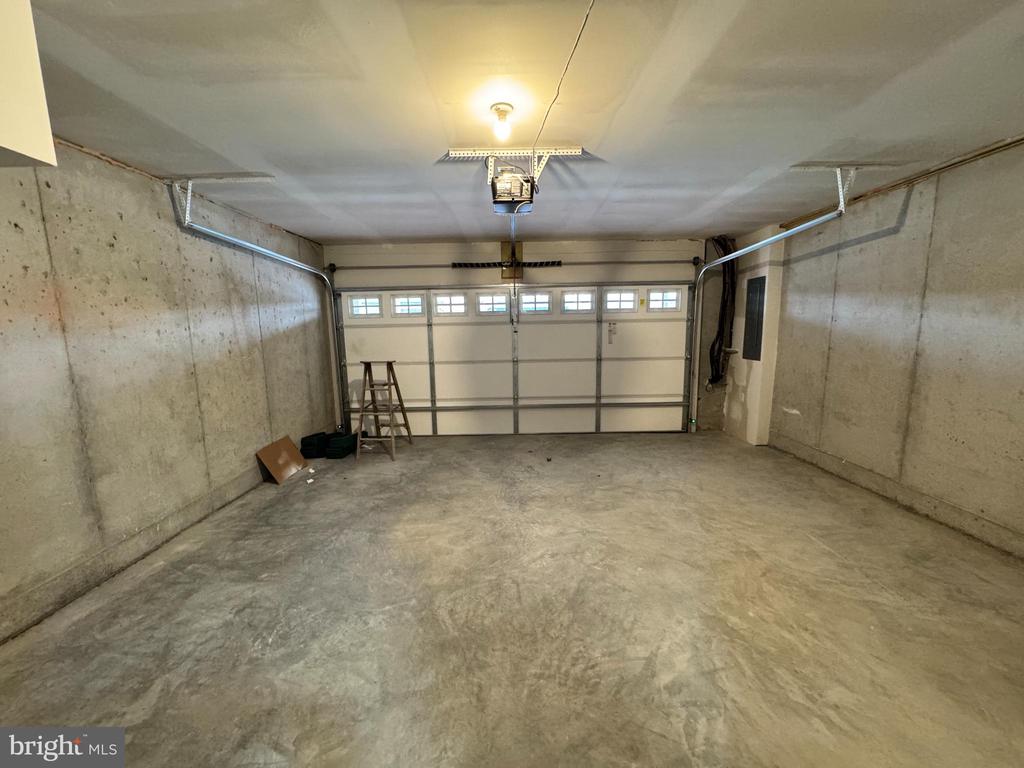 300 DIXON STREET Unit: 204