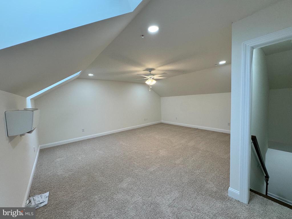 300 DIXON STREET Unit: 204