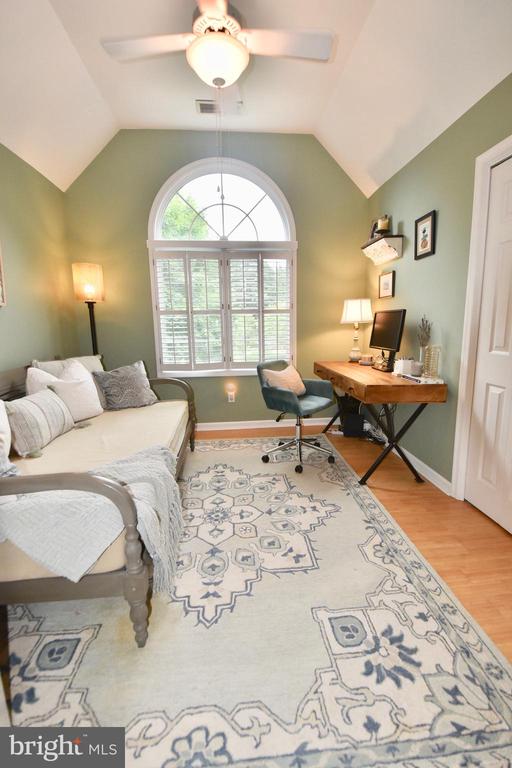 11 LONDONDERRY DRIVE