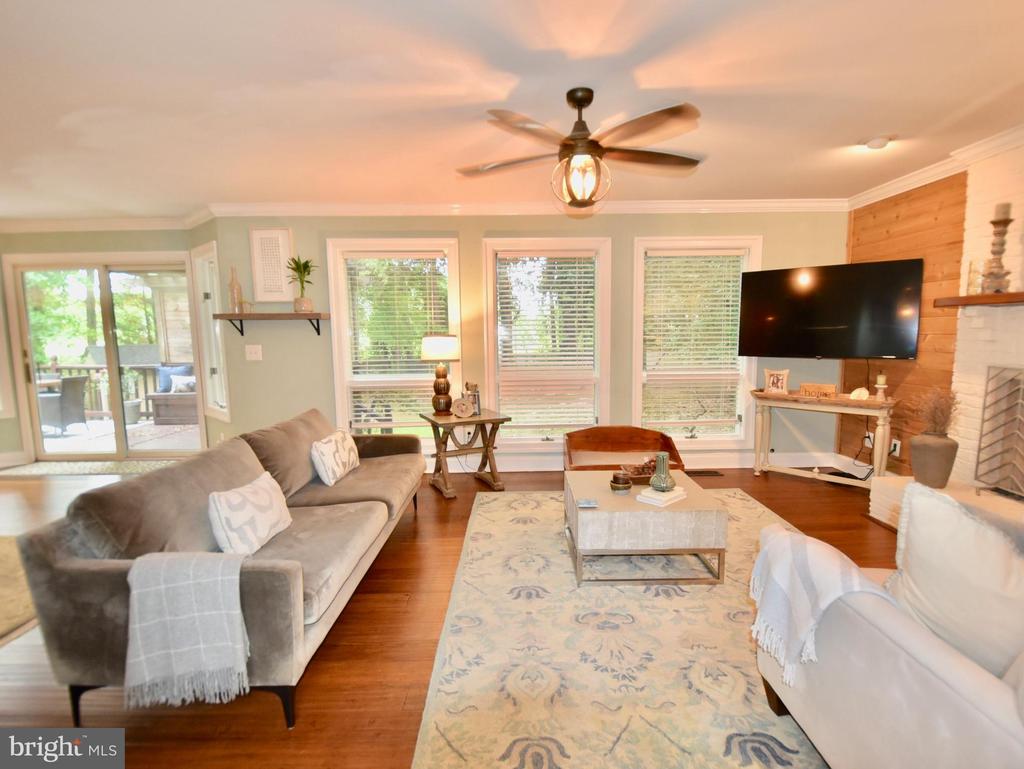 11 LONDONDERRY DRIVE