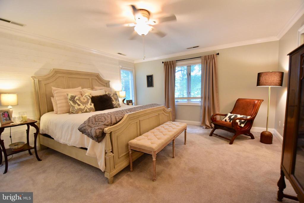 11 LONDONDERRY DRIVE
