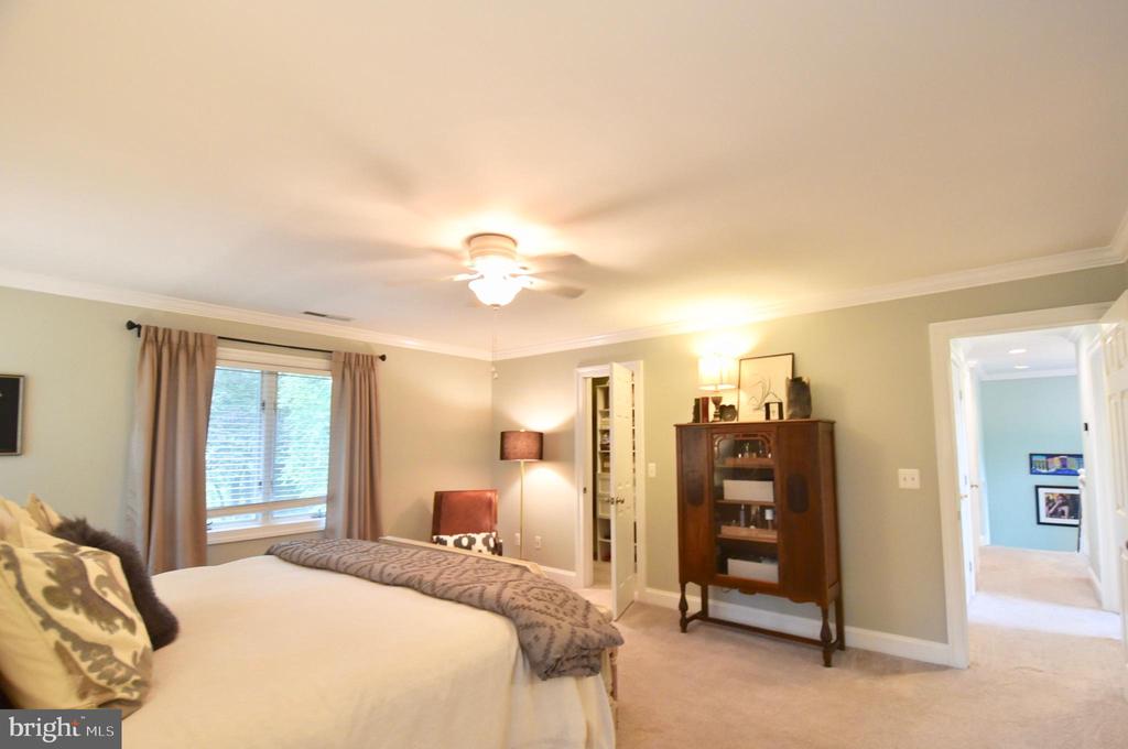 11 LONDONDERRY DRIVE