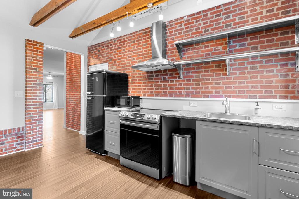 429 S WASHINGTON STREET Unit: APARTMENT B