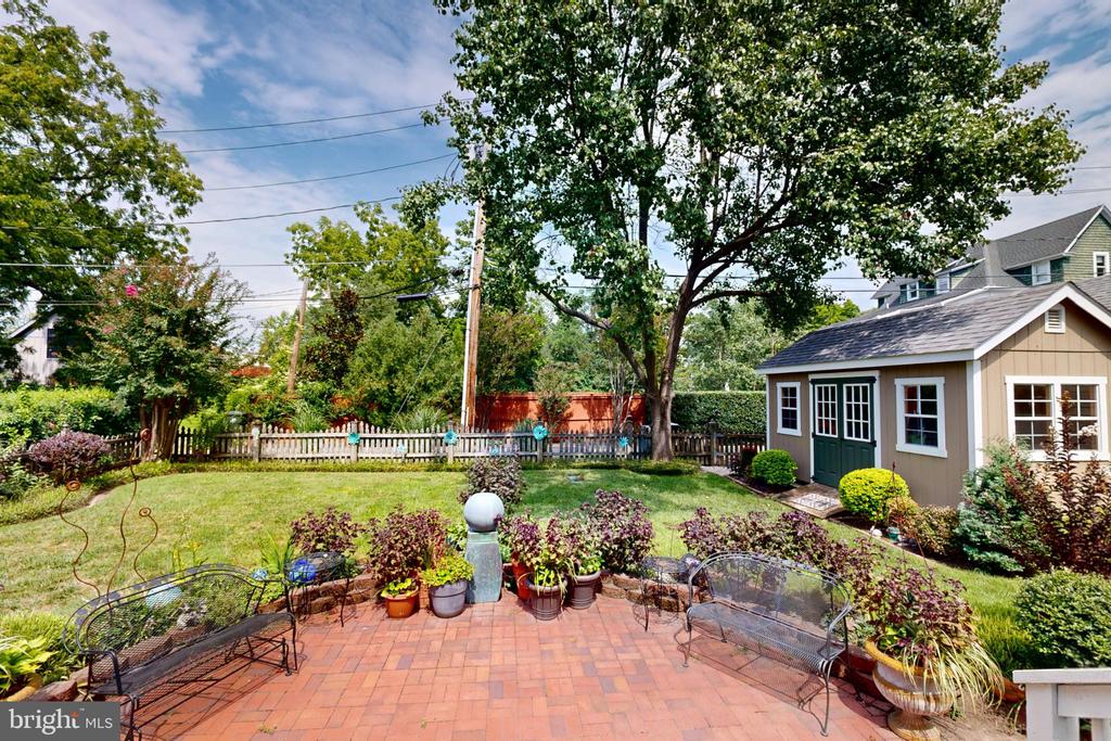 9 BROOKLETTS AVENUE