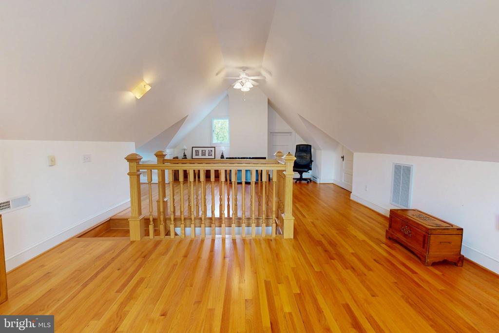 9 BROOKLETTS AVENUE