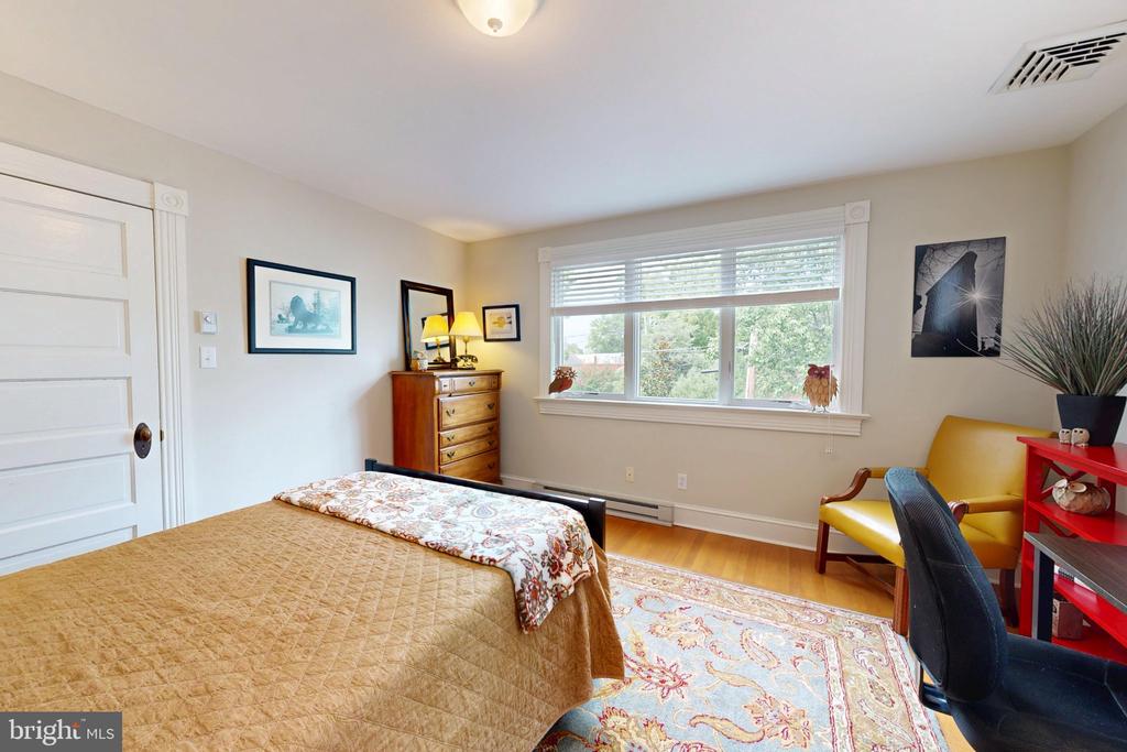 9 BROOKLETTS AVENUE