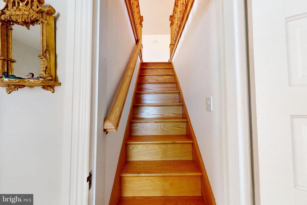 9 BROOKLETTS AVENUE