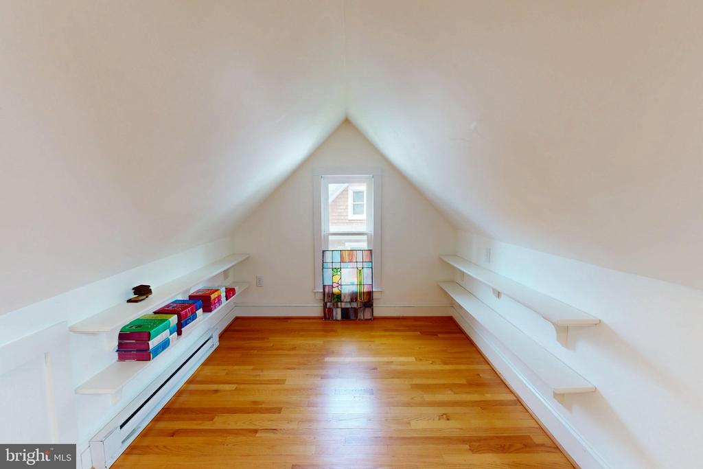 9 BROOKLETTS AVENUE
