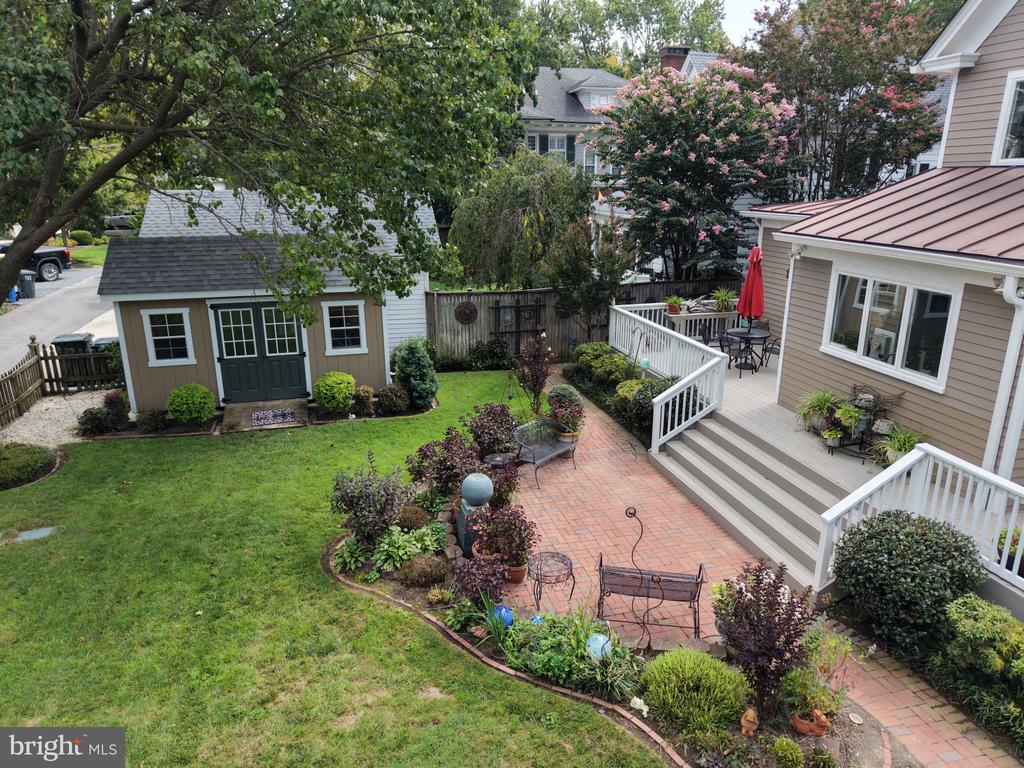 9 BROOKLETTS AVENUE
