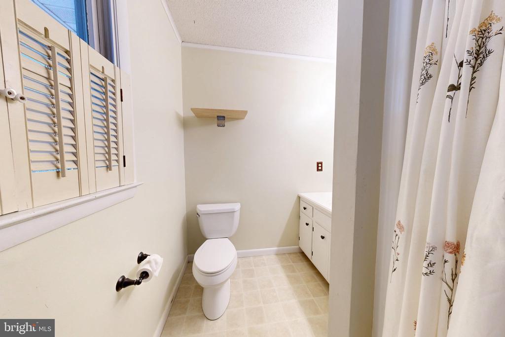 7102 DOGWOOD TERRACE