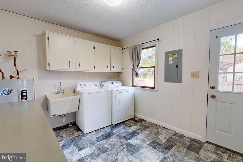 7102 DOGWOOD TERRACE