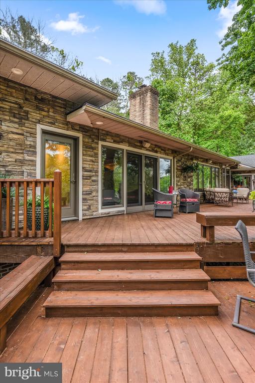 5694 N NITHSDALE DRIVE