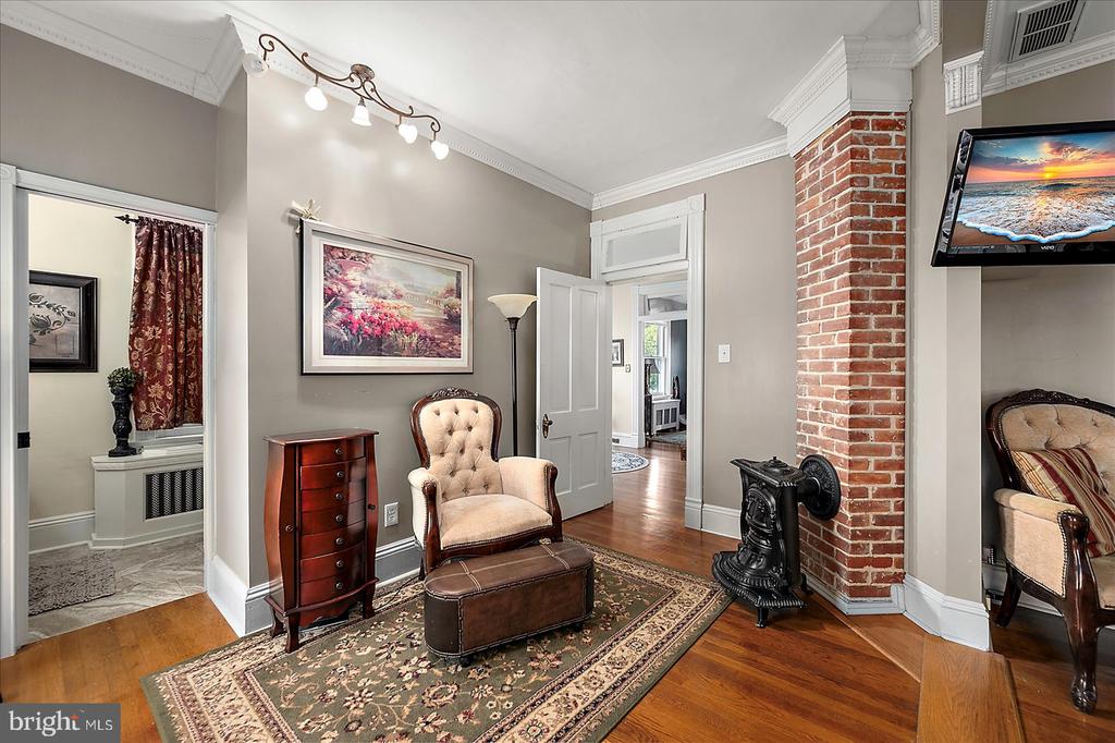 302 MIDDLE BOULEVARD