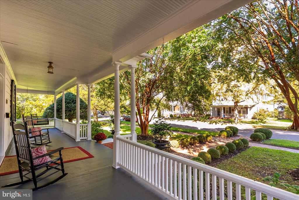 302 MIDDLE BOULEVARD