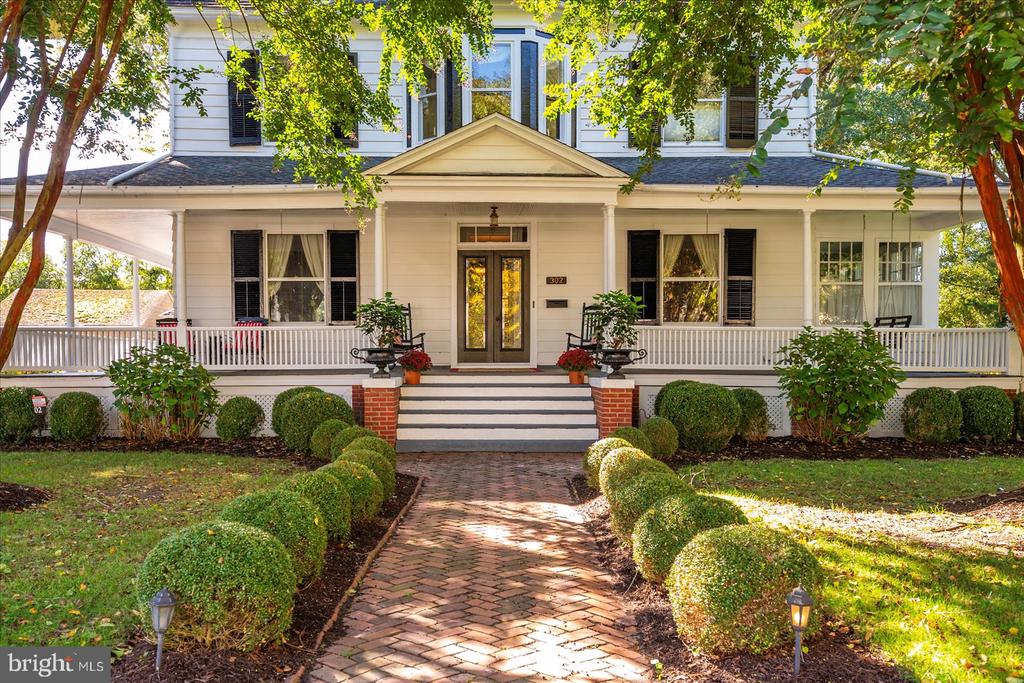 302 MIDDLE BOULEVARD
