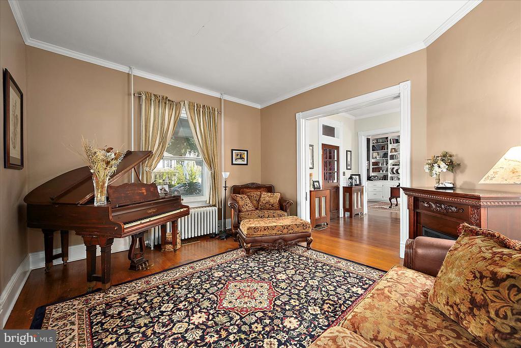 302 MIDDLE BOULEVARD