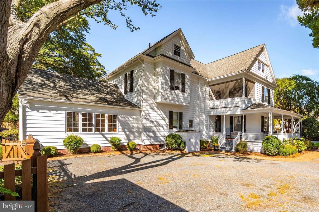 302 MIDDLE BOULEVARD